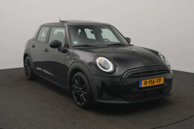 MINI Cooper (2022) thumbnail 2