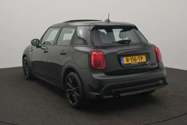 MINI Cooper (2022) thumbnail 3