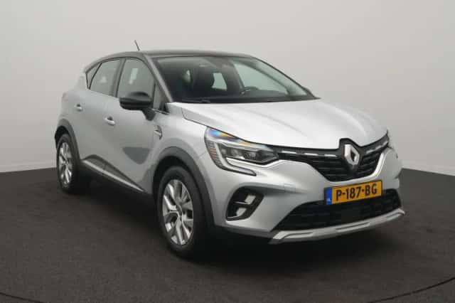 Renault Captur (2021) thumbnail 2