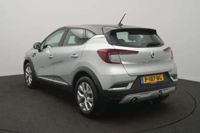 Renault Captur (2021) thumbnail 3