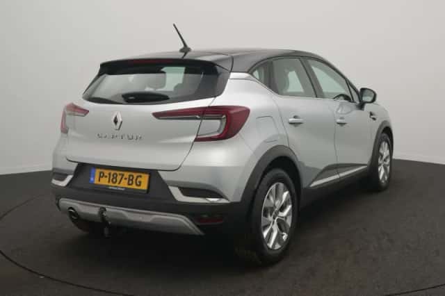 Renault Captur (2021) thumbnail 4
