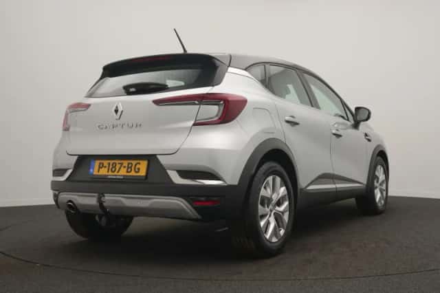 Renault Captur (2021) thumbnail 6
