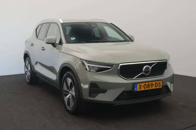 Volvo XC40 (2023) thumbnail 2