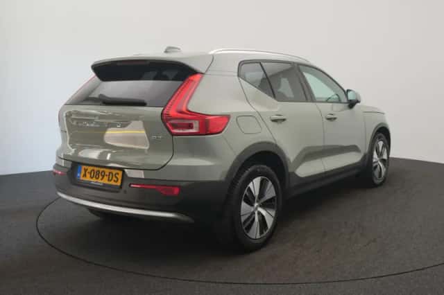 Volvo XC40 (2023) thumbnail 4