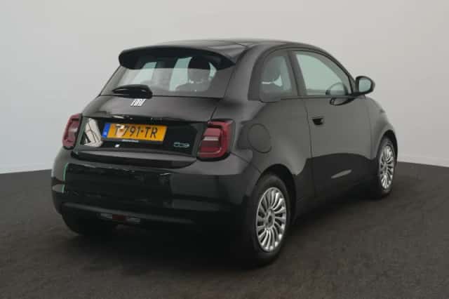 Fiat 500 (2023) thumbnail 1