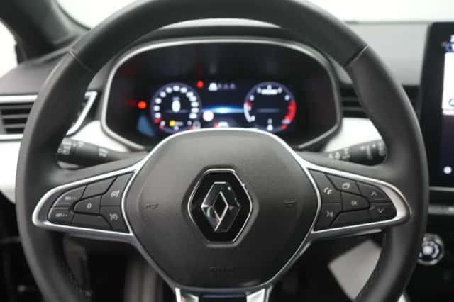Renault Clio (2022) thumbnail 2