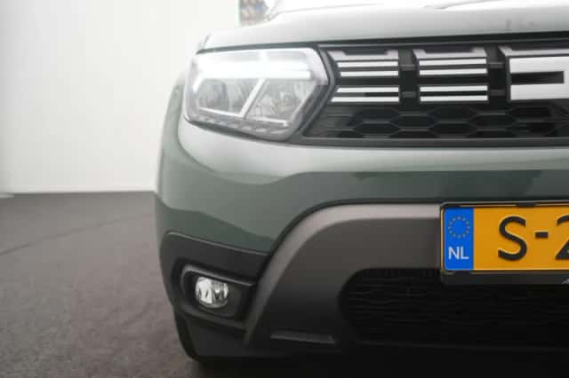 Dacia Duster (2023) thumbnail 6