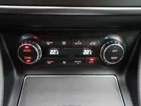 Mercedes-Benz GLA (2019) thumbnail 25