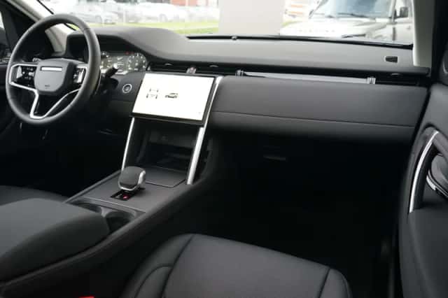 Land Rover Discovery Sport (2025) thumbnail 3