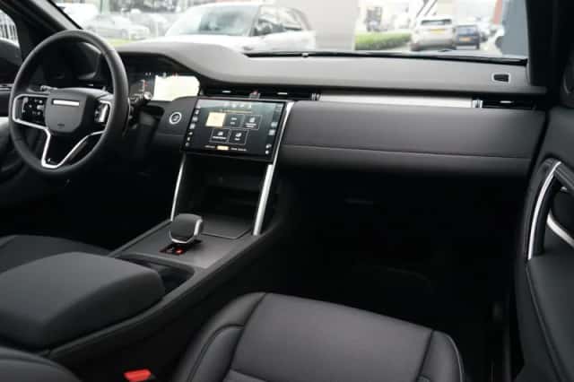 Land Rover Discovery Sport (2025) thumbnail 3