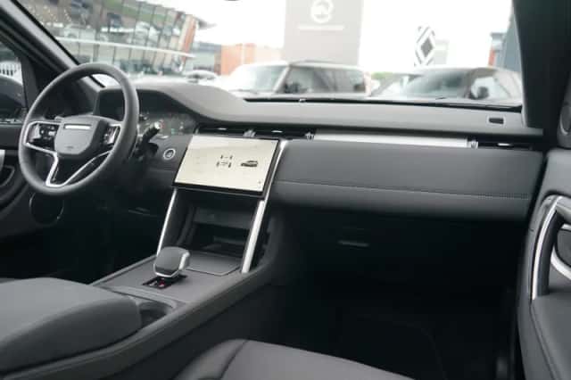Land Rover Discovery Sport (2026) thumbnail 3