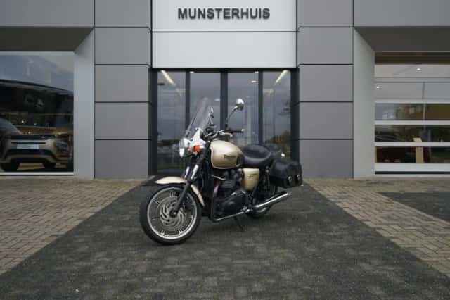 Triumph Bonneville T100 (2013) thumbnail 1