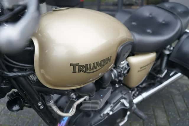 Triumph Bonneville T100 (2013) thumbnail 2
