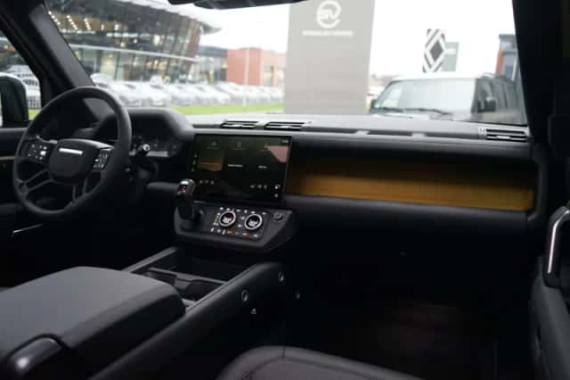 Land Rover Defender (2026) thumbnail 3