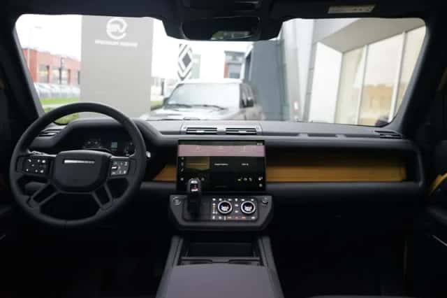 Land Rover Defender (2026) thumbnail 4