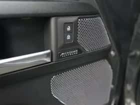Land Rover Defender (2024) thumbnail 18