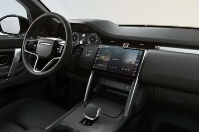Land Rover Discovery Sport (2026) thumbnail 4