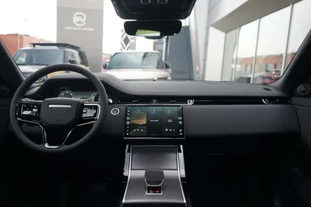 Land Rover Range Rover Evoque (2026) thumbnail 4