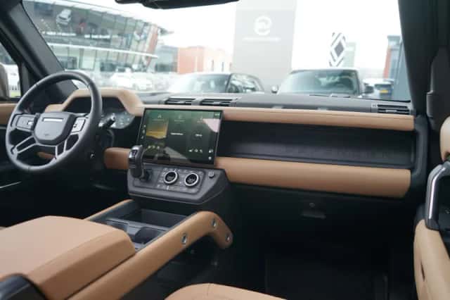 Land Rover Defender (2026) thumbnail 3
