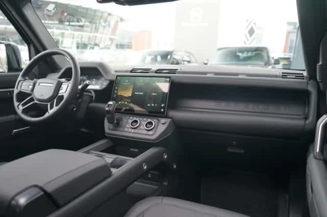 Land Rover Defender (2026) thumbnail 3