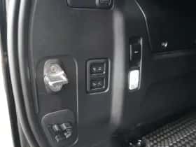 Land Rover Defender (2026) thumbnail 32