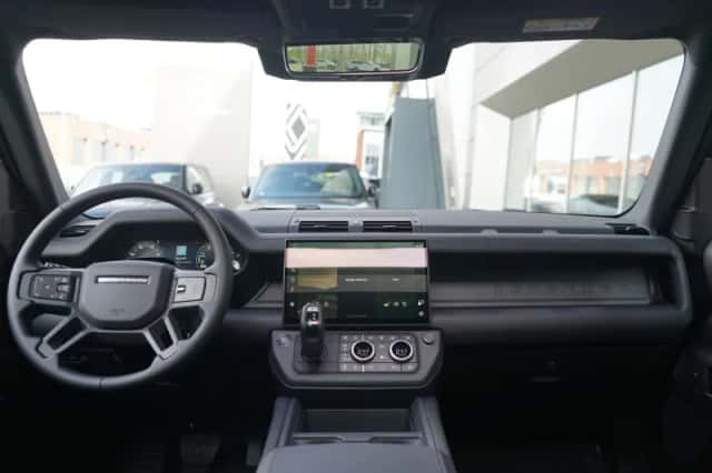 Land Rover Defender (2026) thumbnail 4