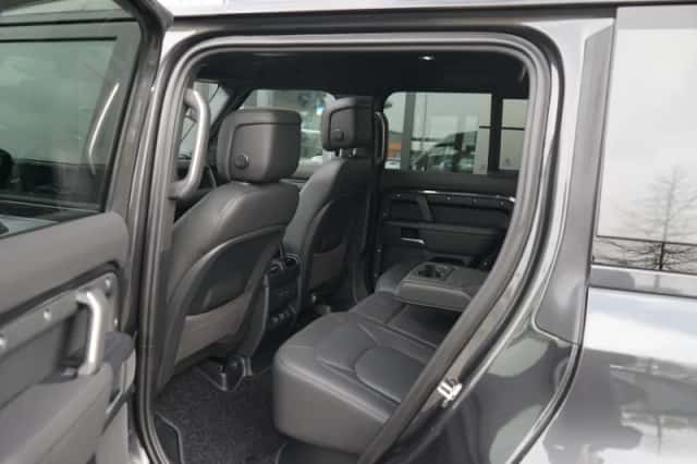 Land Rover Defender (2026) thumbnail 5