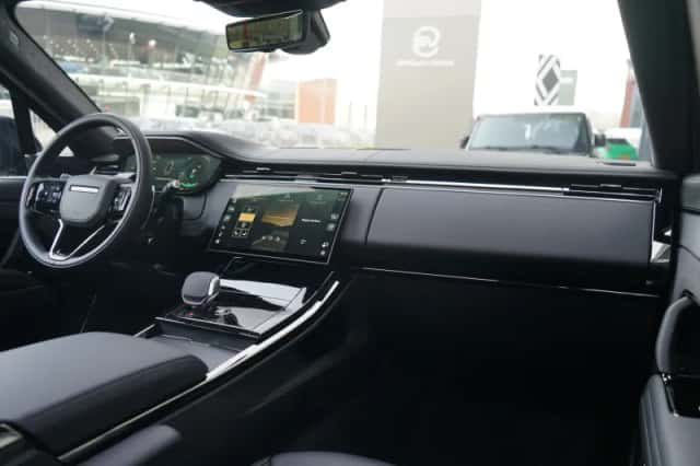 Land Rover Range Rover Sport (2026) thumbnail 3