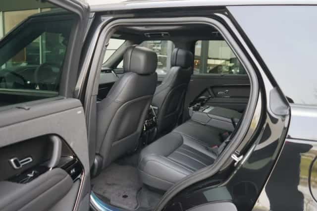 Land Rover Range Rover Sport (2026) thumbnail 5