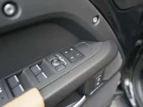 Land Rover Defender (2026) thumbnail 16