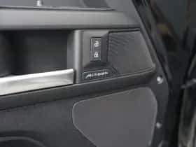 Land Rover Defender (2026) thumbnail 17