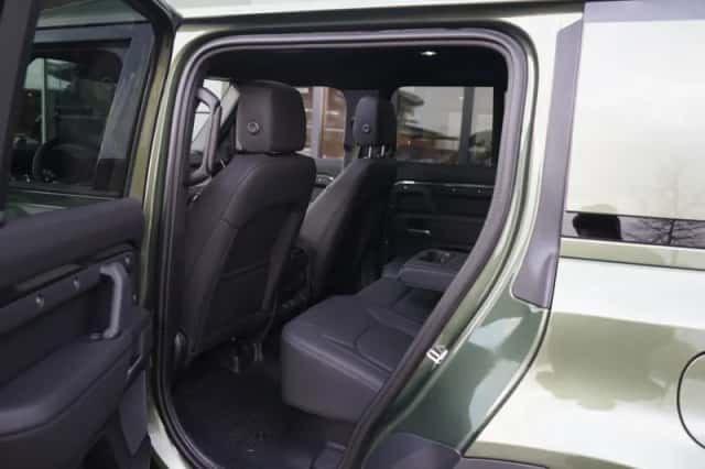 Land Rover Defender (2026) thumbnail 5
