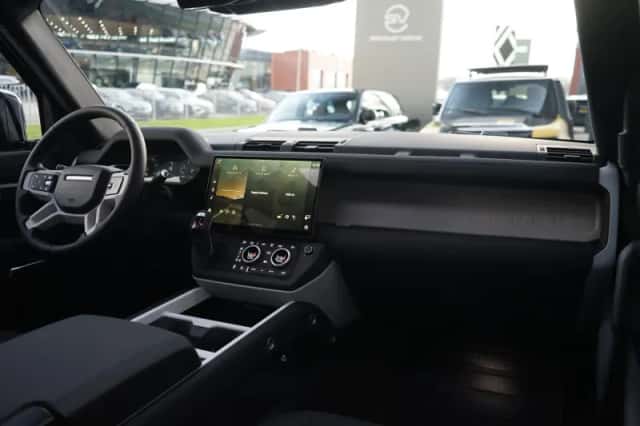 Land Rover Defender (2026) thumbnail 3