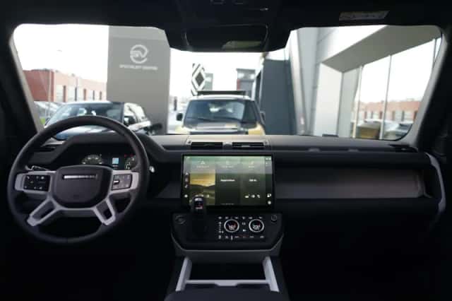 Land Rover Defender (2026) thumbnail 4