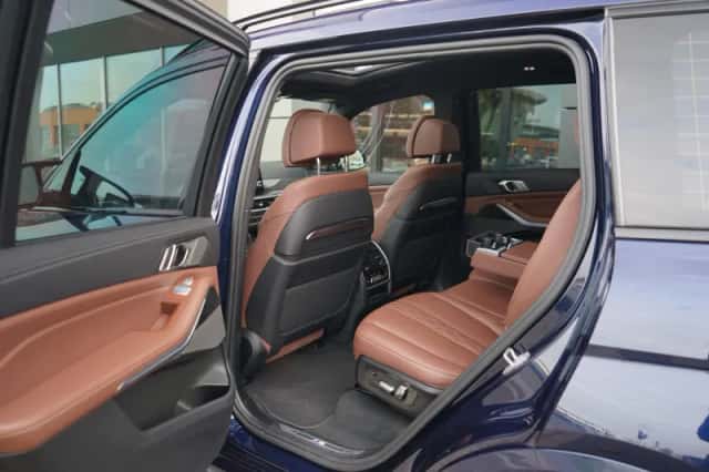 BMW X7 (2023) thumbnail 5