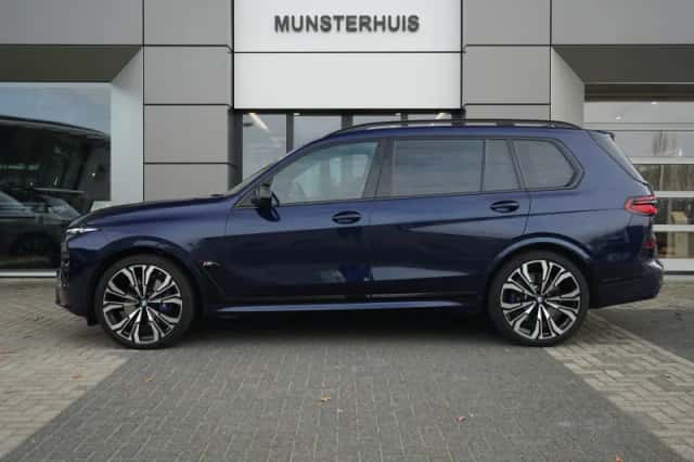 BMW X7 (2023) thumbnail 6