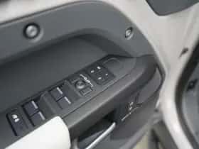 Land Rover Defender (2026) thumbnail 16