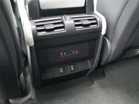 Land Rover Defender (2026) thumbnail 32