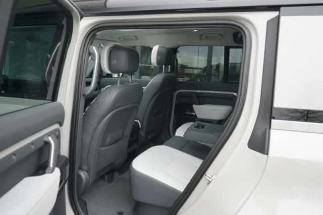 Land Rover Defender (2026) thumbnail 5