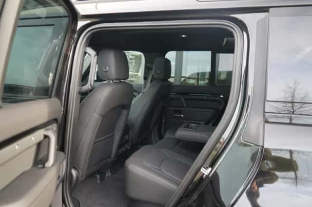 Land Rover Defender (2025) thumbnail 5