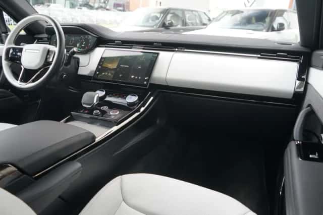 Land Rover Range Rover Sport (2023) thumbnail 3
