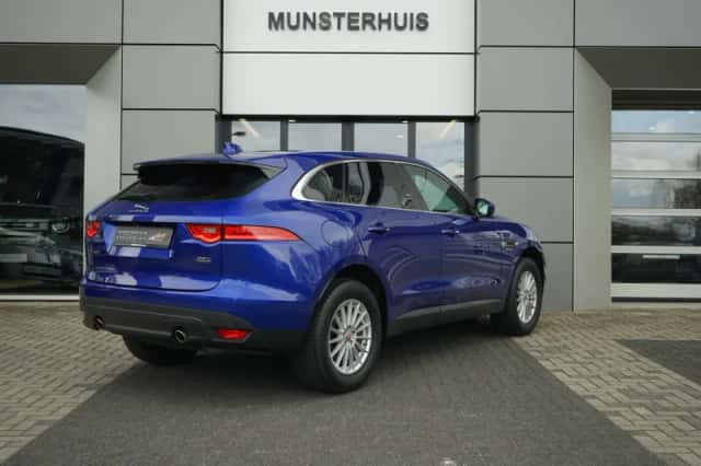 Jaguar F-Pace (2018) thumbnail 2