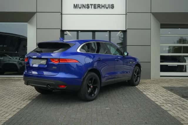 Jaguar F-Pace (2018) thumbnail 2