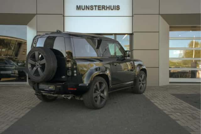 Land Rover Defender (2023) thumbnail 2