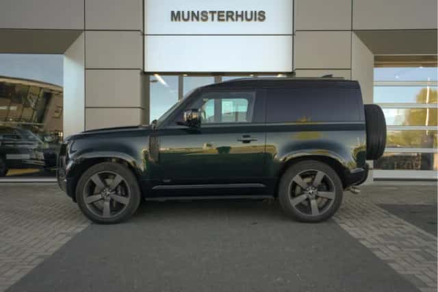 Land Rover Defender (2023) thumbnail 5