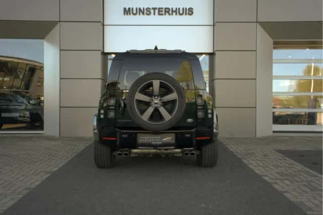Land Rover Defender (2023) thumbnail 6