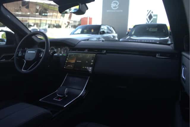 Land Rover Range Rover Velar (2026) thumbnail 3