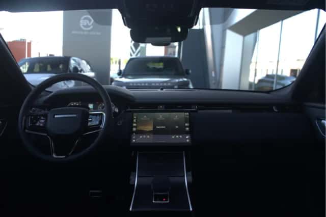 Land Rover Range Rover Velar (2026) thumbnail 4
