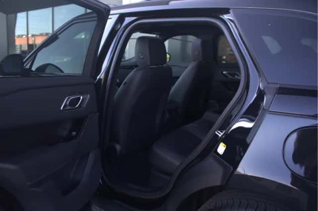 Land Rover Range Rover Velar (2026) thumbnail 5