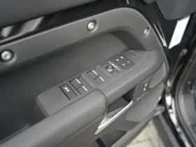Land Rover Defender (2025) thumbnail 16